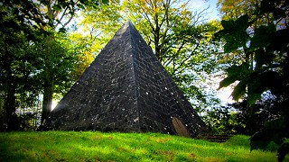 Kinnitty pyramid