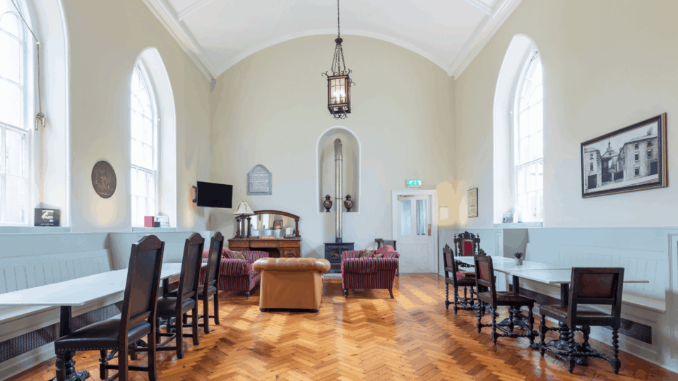 The Forum - Mountmellick - Church & Manse - Sleeps 18